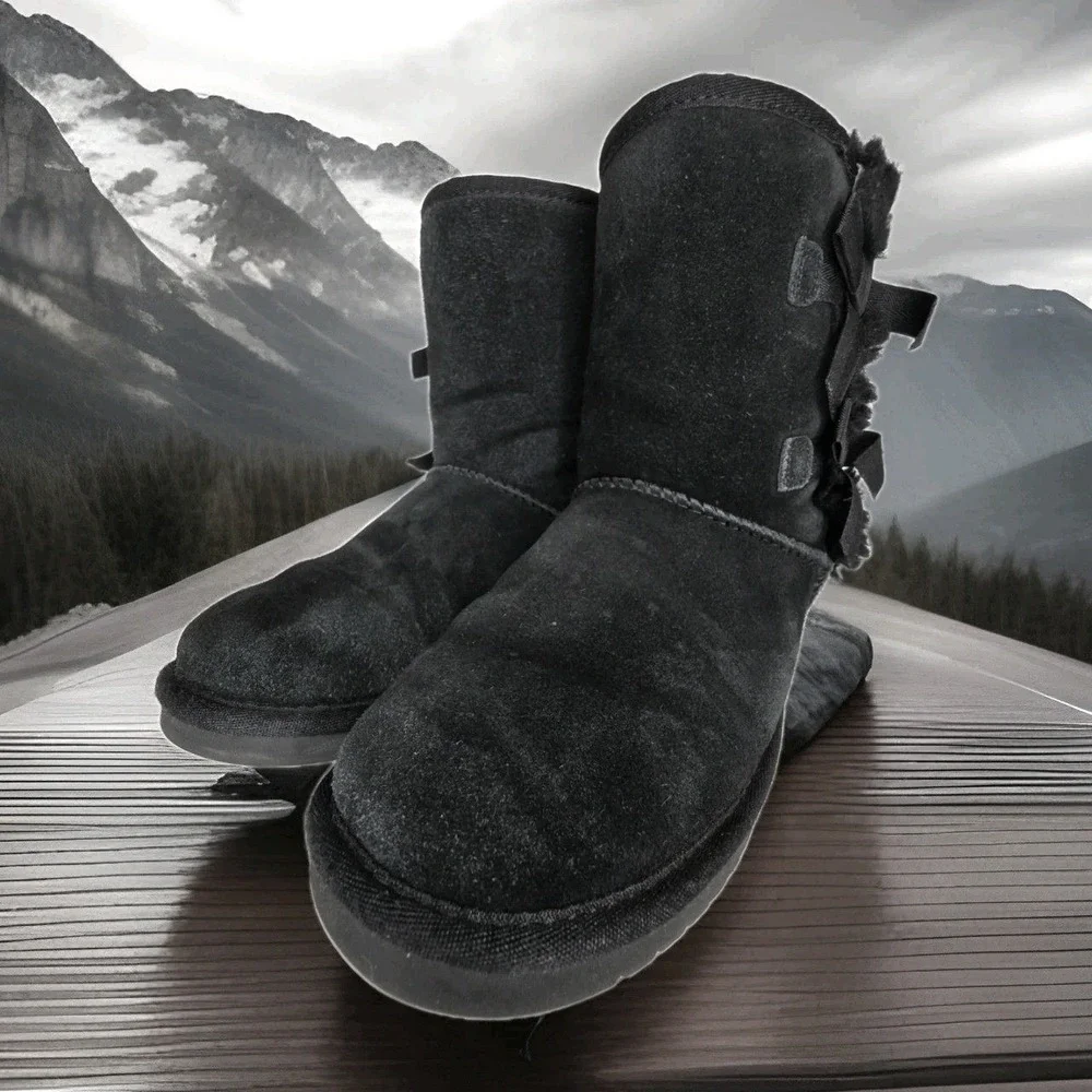 Koolaburra by UGG Victoria Short Black Suede Bow Winter Boots Womens 7